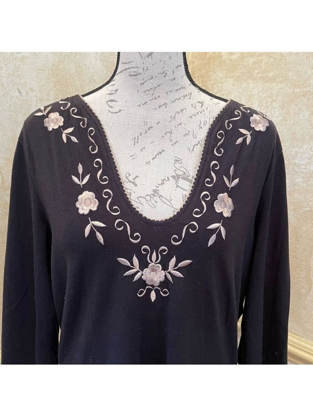 Women’s jersey top spandex embroidered front black 3/4 sleeve Sz XL - Picture 4 of 8